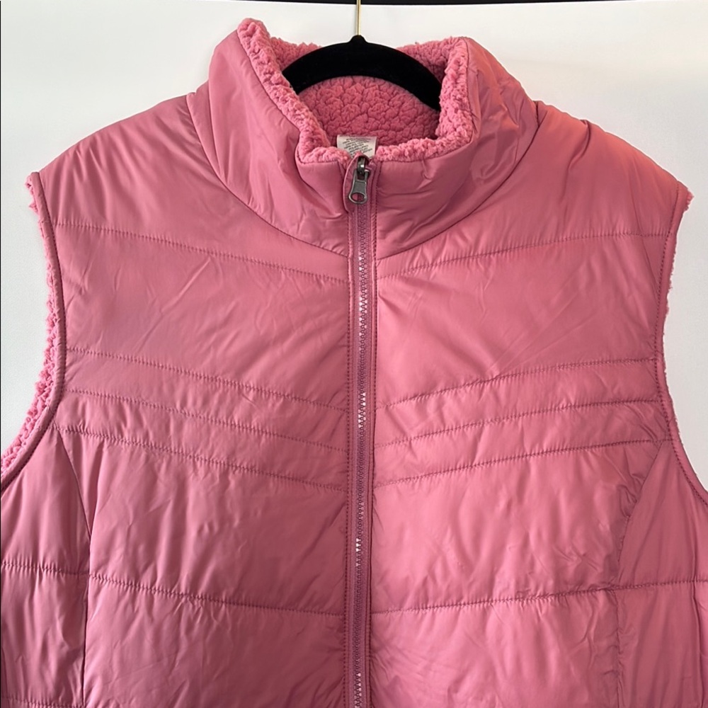 Reversible Sherpa, Quilted Pink Vest with Pockets - New with Tags - Picture 2 of 12